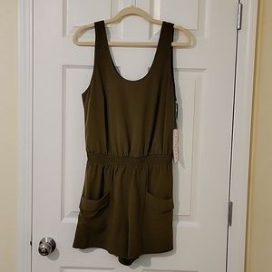 Flexure Hanna cinched waist romper sz M